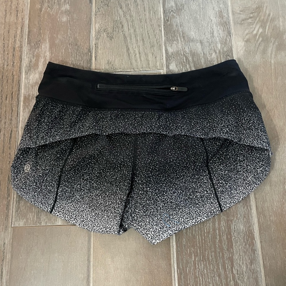 size 2 2.5” lulu shorts